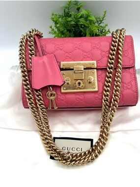 GUCCI GG Microguccissima pink
Padlock Leather Gold Chain Shoulder bag